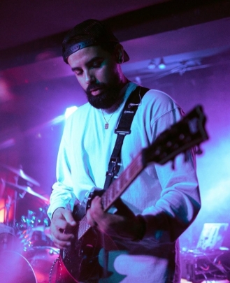 Bass Guitar Teacher, Guitar Teacher, Keyboard + Piano Teacher Daniel C