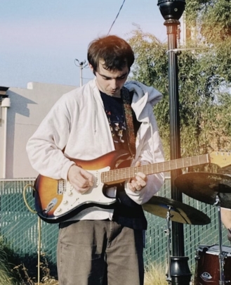 Keyboard + Piano Teacher, Guitar Teacher Sean