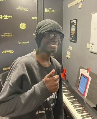 Keyboard + Piano Teacher Vanny D