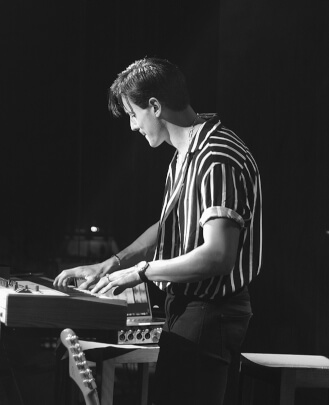 Profesor de Piano, Guitarra y Batería y Director de Ensayo Johsua Mendieta