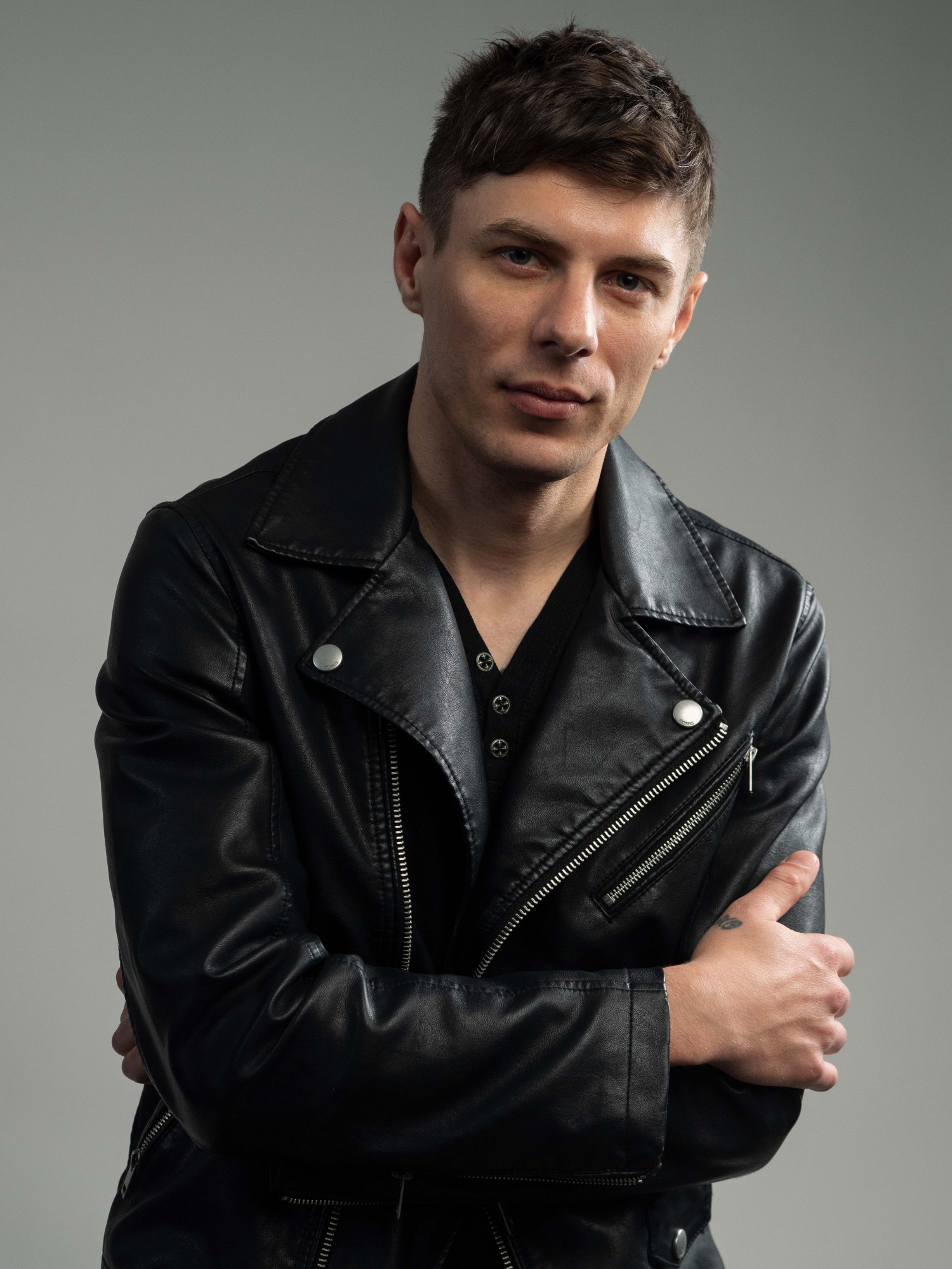 Guitar Teacher, Bass Guitar Teacher, Keyboard + Piano Teacher Niko Gemini