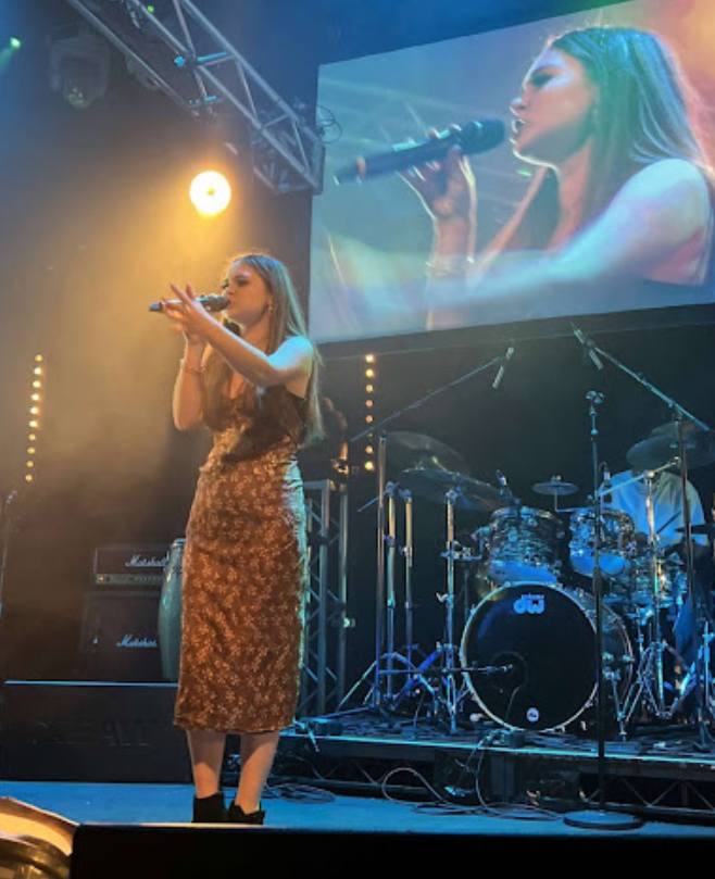 Vocal Teacher, Keyboard + Piano Teacher Jemma Rubens