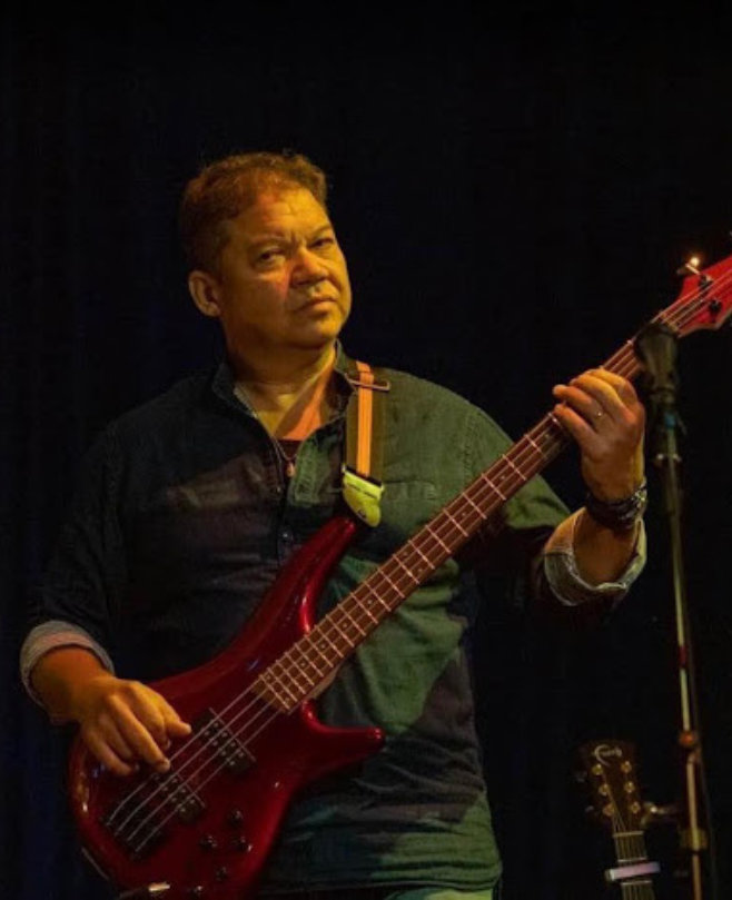 Bass Guitar Teacher, Keyboard + Piano Teacher Gaby Ravat