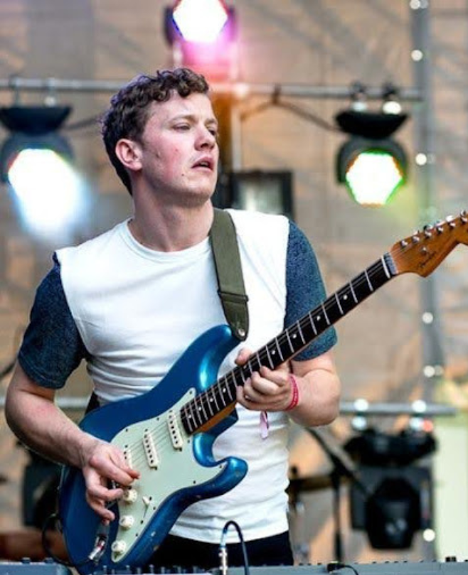 Guitar Teacher, Bass Guitar Teacher, Keyboard + Piano Teacher Lawrence Diamond